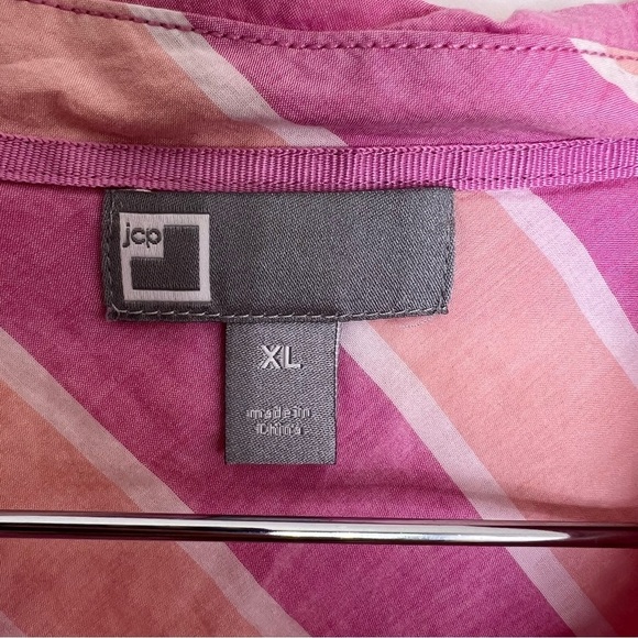 5/$25 JCPenney button Xl shirt - Picture 3 of 3